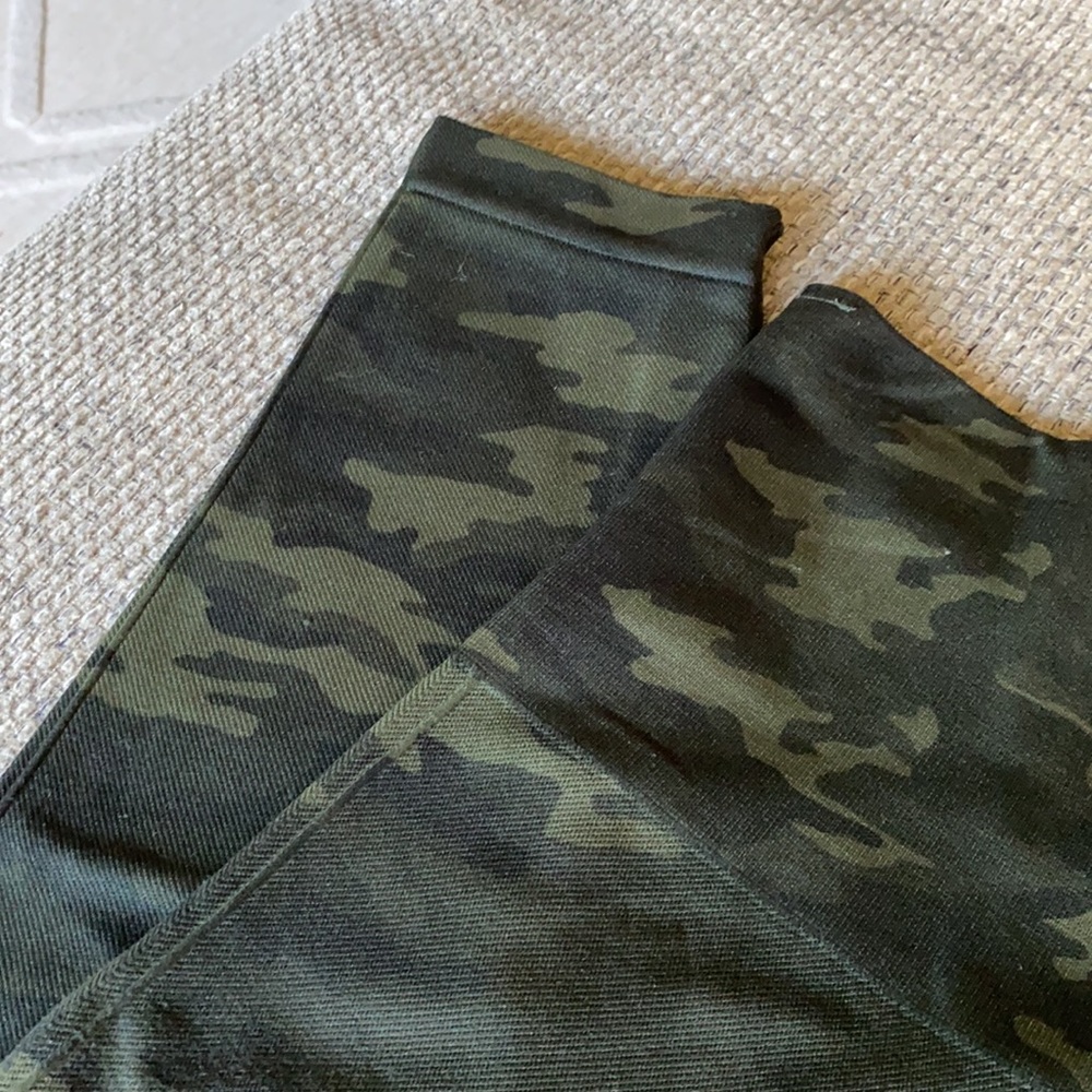 SPANX Look At Me Now Seamless Leggings - Women’s Size M